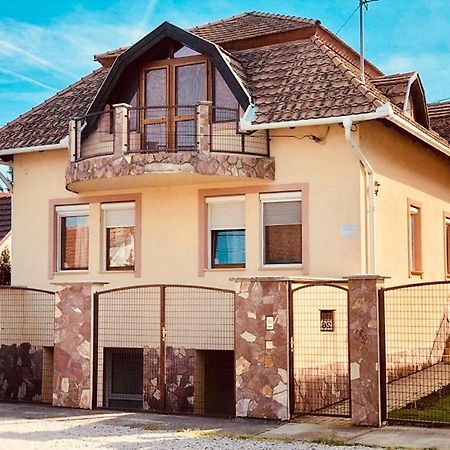 Aranylo Apartmanhaz Hajdúszoboszló المظهر الخارجي الصورة